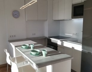 TIR24 Top Floor Apartment