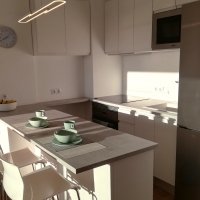 TIR24 Top Floor Apartment